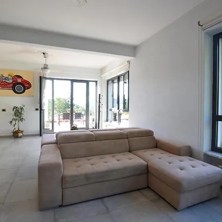 Apartment 3 Bedroom Beautiful In Marina Di Marina dʼAndora
