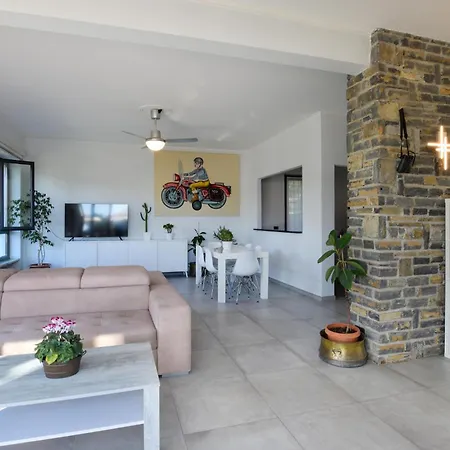 Apartment 3 Bedroom Beautiful In Marina Di *