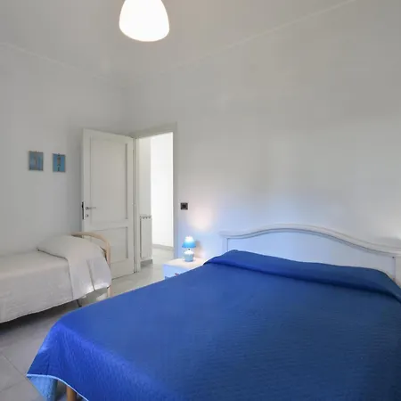3 Bedroom Beautiful Apartment In Marina Di Andora
