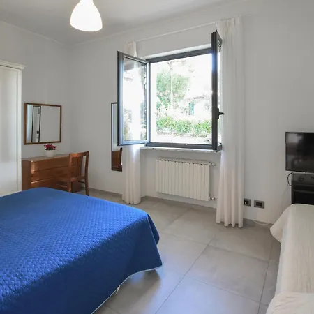 3 Bedroom Beautiful Apartment In Marina Di Andora *