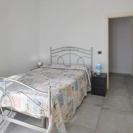 3 Bedroom Beautiful Apartment In Marina Di Andora Apartman *