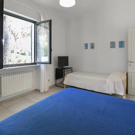 Apartmán 3 Bedroom Beautiful In Marina Di *